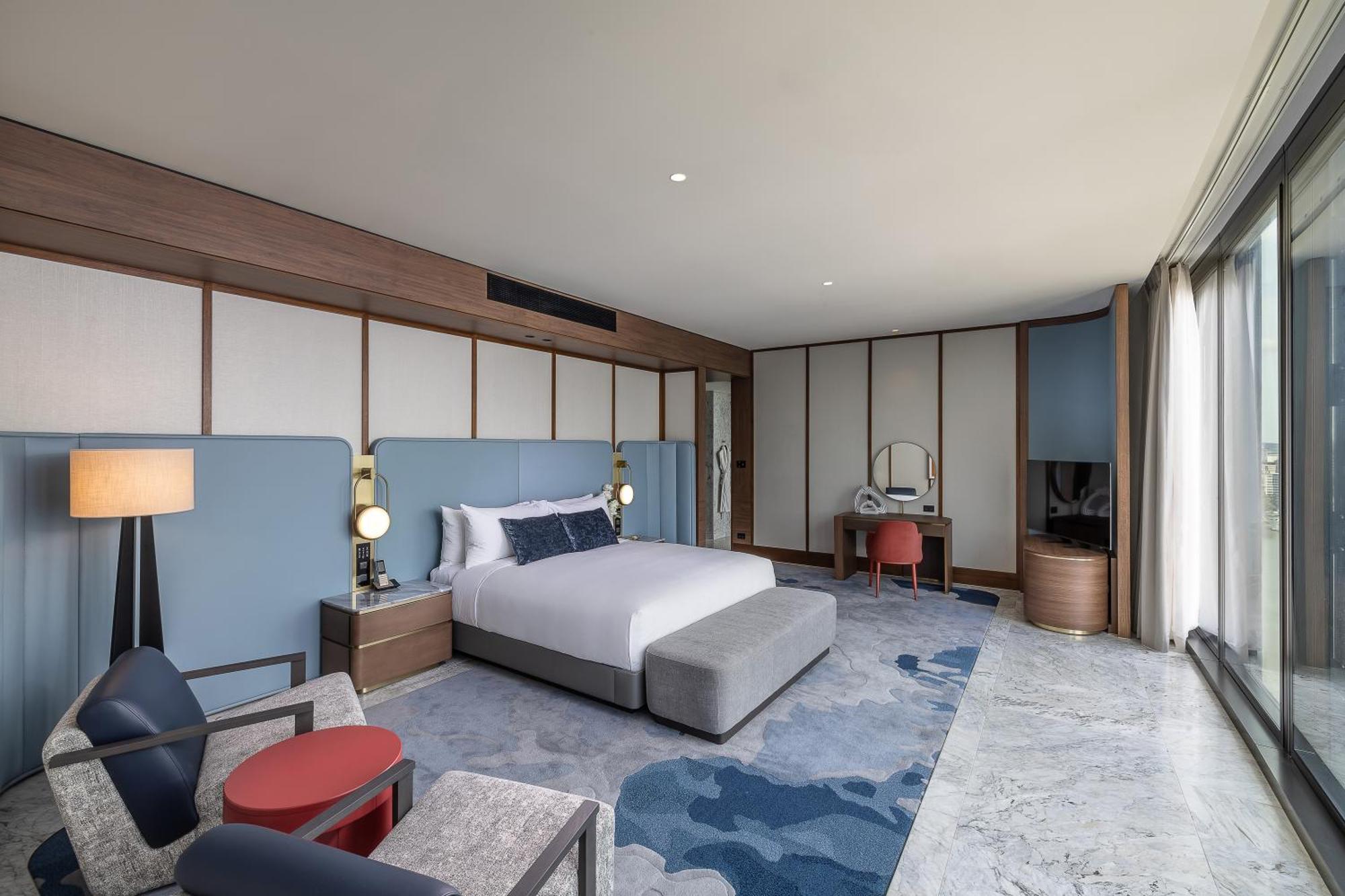 Skyline Penthouse Suite
