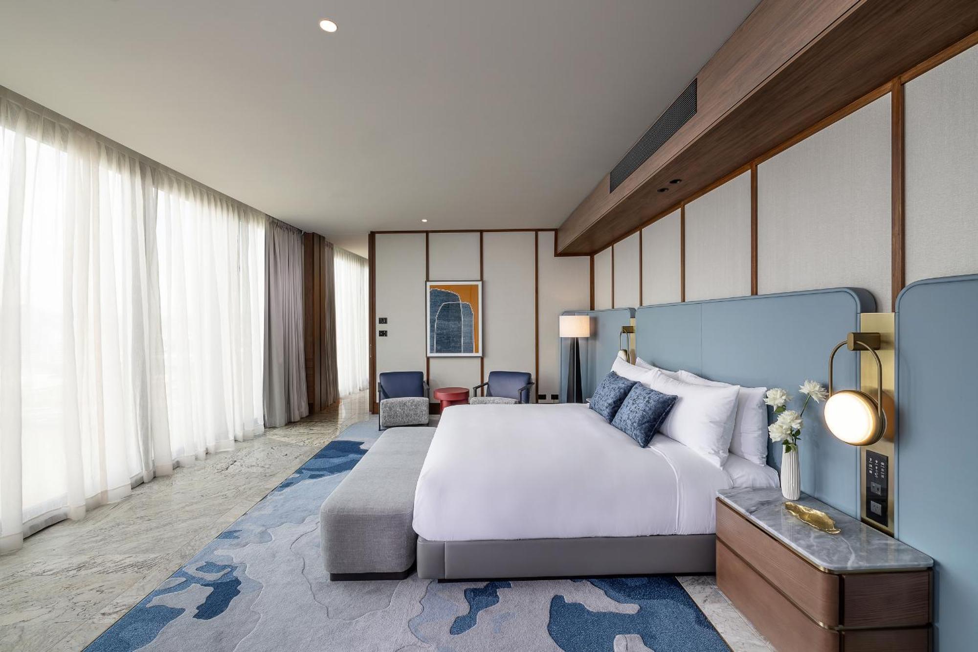 Skyline Penthouse Suite